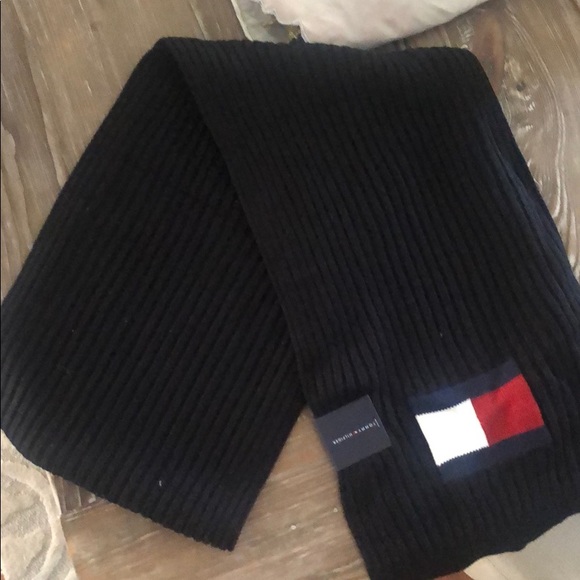 Tommy Hilfiger scarf NWT - Picture 1 of 3
